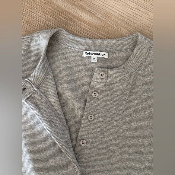NWT Reformation Raelynn Knit Button Top in Heather Grey XS - Picture 7 of 9